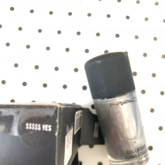 BNIB MAC HEATHERETTE NAIL POLISH $$$$$ YES SILVER - Picture 3 of 3